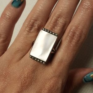 Rectangular mother of pearl silver ring